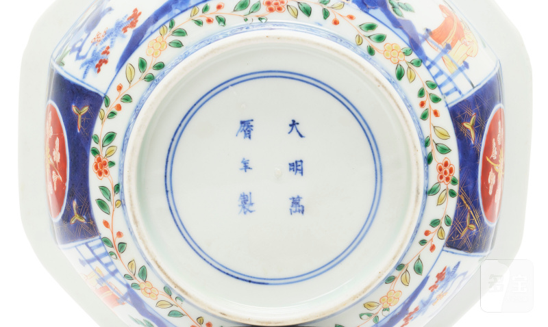 AN IMARI OCTOGONAL BOWL  JAPAN, EDO PERIOD, CIRCA 1700, APOCRYPHAL WANLI MARK - 图4